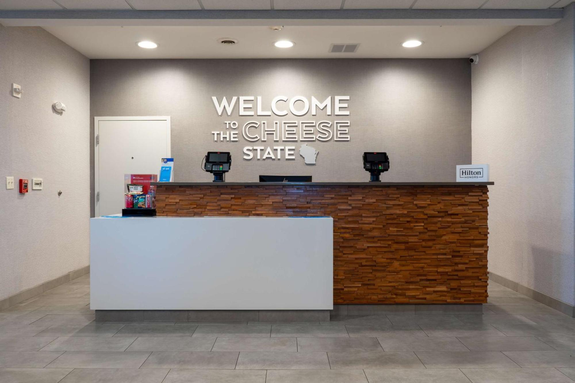 Hampton Inn Elkhorn Lake Geneva Area Ngoại thất bức ảnh