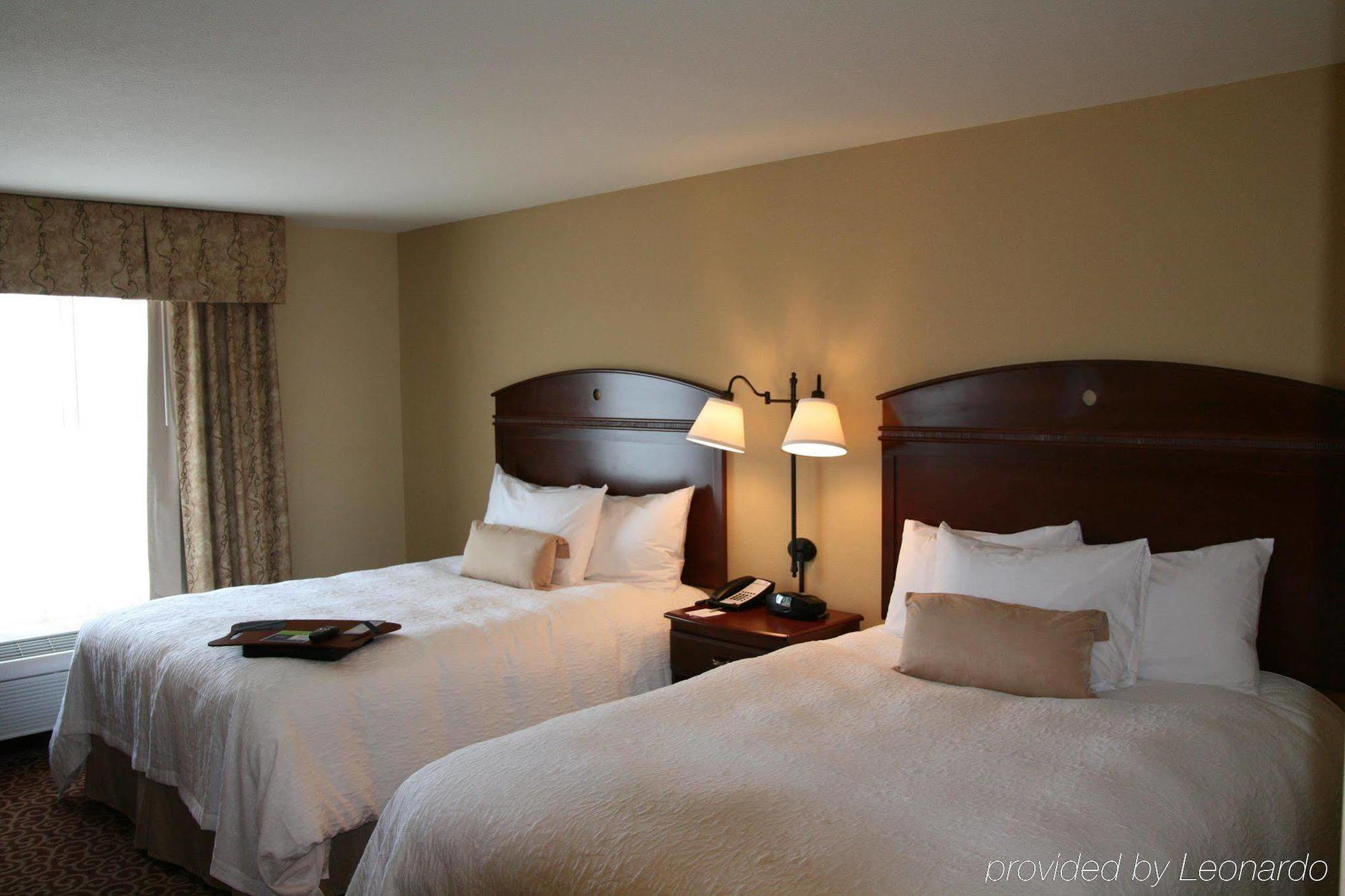 Hampton Inn Elkhorn Lake Geneva Area Phòng bức ảnh