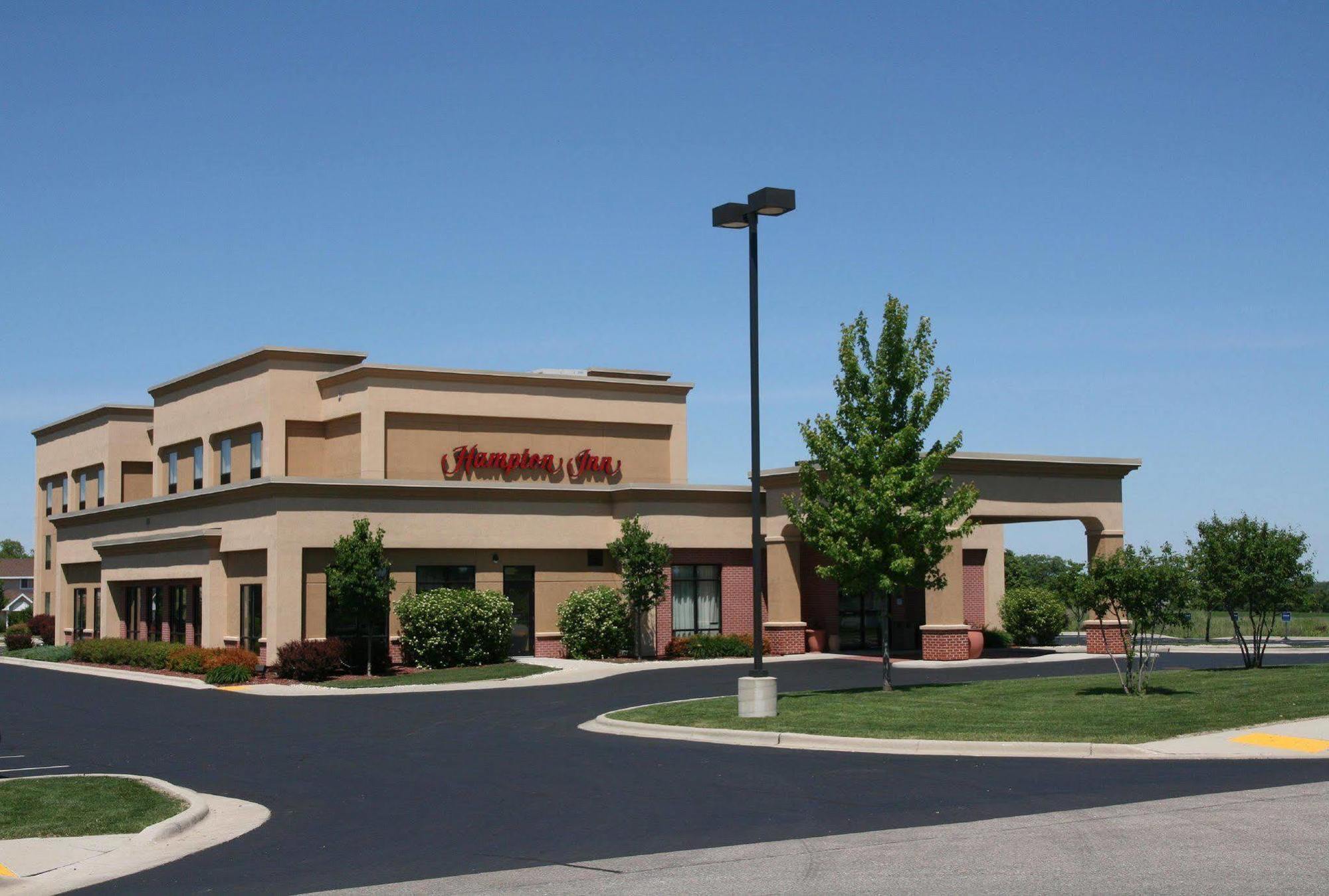 Hampton Inn Elkhorn Lake Geneva Area Ngoại thất bức ảnh